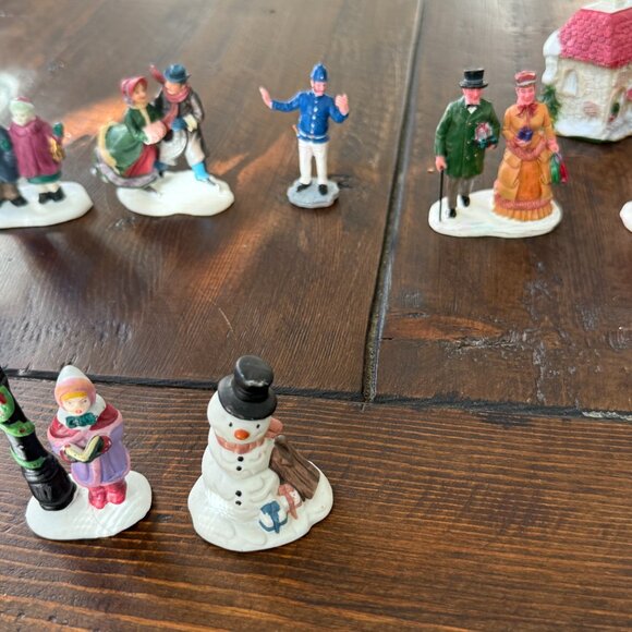 Christmas Village Figurines & Accessories - Picture 4 of 10